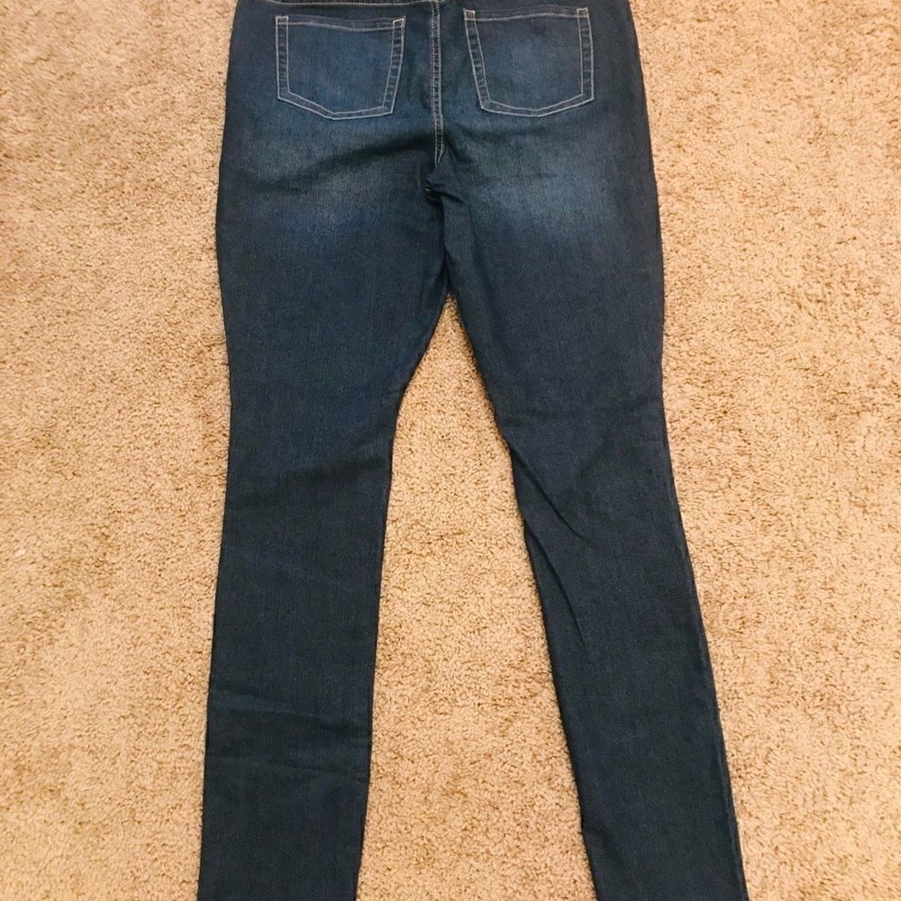 NWOT Torrid Jeans    - Picture 2 of 4
